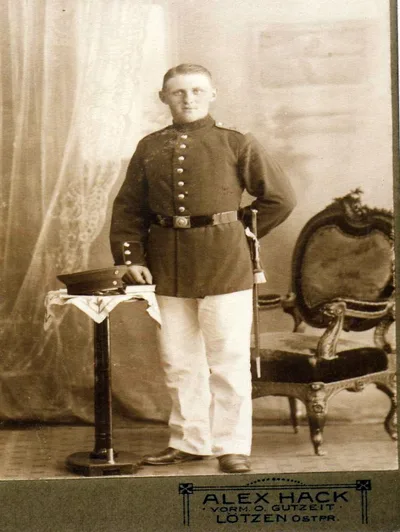 Peter i uniform, Løtzen