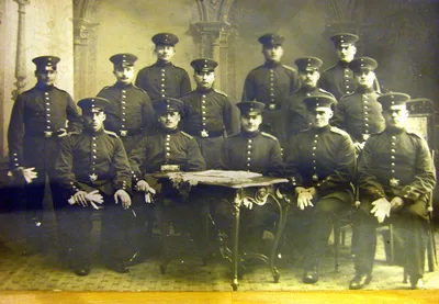 Militært gruppebillede, Løtzen