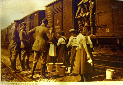 War scene, 'Som mor derhjemme gerne skulle tro det var'